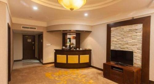 Chashan Hotel | Fangzhong Holiday Hotel