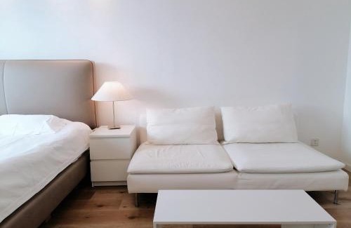 Jing'an Apartment | Fanhua Life IN Nanjing West Road Store 1