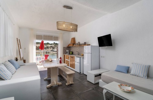 Apollonia House | FANI DREAM SUITE 2&3 By Vilos Suites