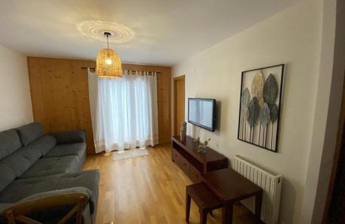 Castiello de Jaca Apartment | Fantástico Apartamento con jardín en Castiello de Jaca VUT HU-20-007