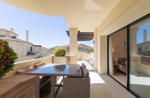 Benahavis Apartment | Fantástico apartamento rodeado de Golf con piscina