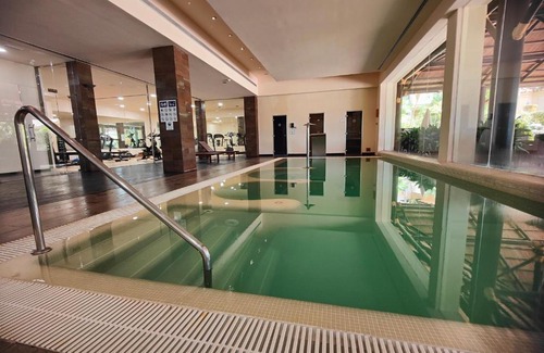 Benahavis Apartment | Fantástico apartamento rodeado de Golf con piscina