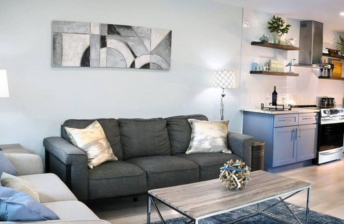 Pompano Beach House | Fanta-Sea Cove- Enjoy the tropical oasis with spa and short drive to the beach.