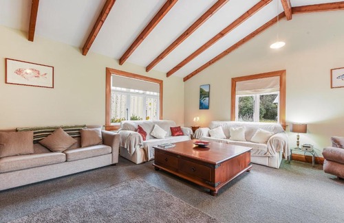 Saint Omer House | Fantail Cottage Kaiuma Bay - Havelock Holiday Home