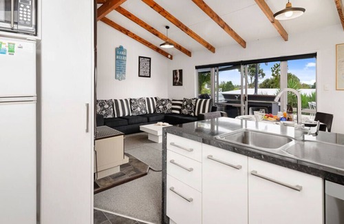 Rototai Cottage | Fantail Cottage - Lake Rotoiti Holiday Home