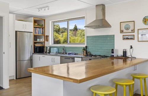 Waipahihi House | Fantail Retreat, Family 4BR Near Lake and Gardens