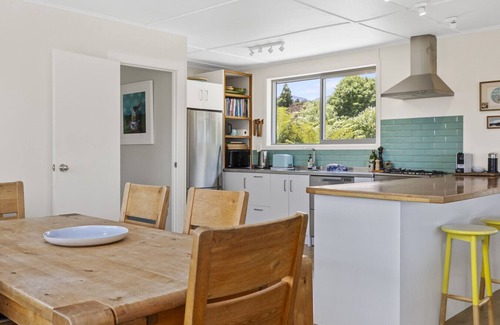 Waipahihi House | Fantail Retreat | Family-Friendly 4BR Stay Near Lake & Gardens