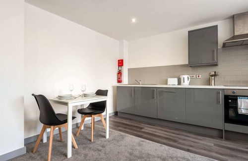 Yeadon Apartment | Fantastic 1 Bedroom Yeadon Apartment