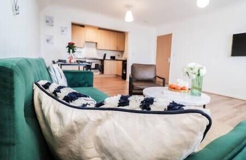 Reading Apartment | Fantastic 2 Bed Flat - Free Parking and WIFI
