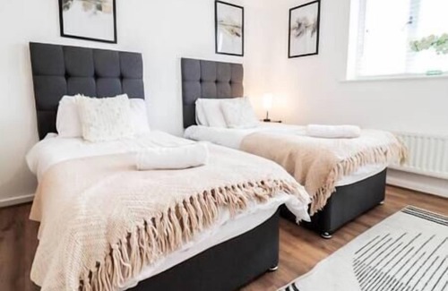 Reading Apartment | Fantastic 2 Bed Flat - Free Parking and WIFI