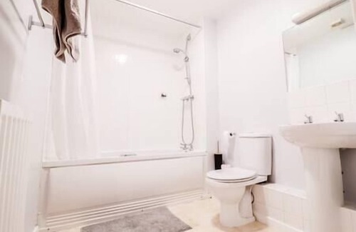 Reading Apartment | Fantastic 2 Bed Flat - Free Parking and WIFI