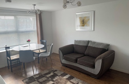 Solihull Apartment | Fantastic 2 Bedroom Apartment- close to Birmingham Airport/NEC/Hospital