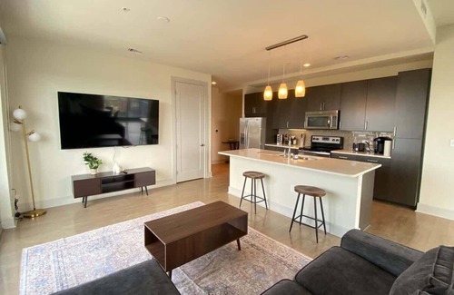 West End Apartment | Fantastic 2-bedroom Austin Downtown. W/Pool