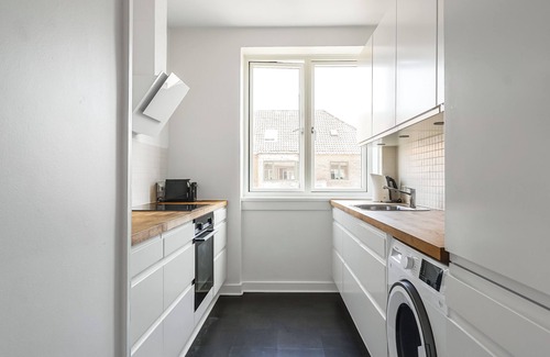 Charlottenlund Apartment | Fantastic 2-BR w/balcony in Charlottenlund - 294