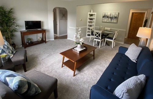 Firestone Park Apartment | Fantastic 2Bd Perfect for Traveling Professionals!