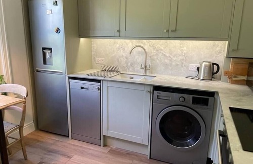 Lewes Condo | Fantastic 2BD Victorian Apt - 4 adults and 1 child