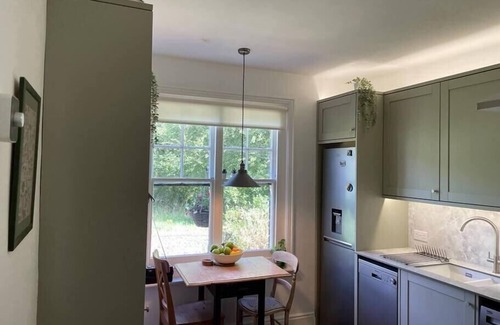 Lewes Condo | Fantastic 2BD Victorian Apt - 4 adults and 1 child