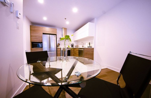 Cote-Des-Neiges—Notre-Dame-De-Grace Condo | Fantastic 2BR*private patio*gym Indoor parking