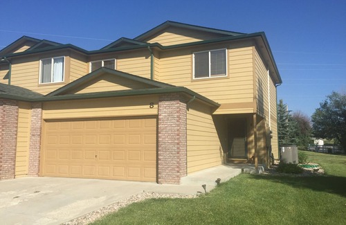 Rogers Park House | Fantastic 3 Bedroom Summer Rental in Fort Collins w/pool and bus route to CSU