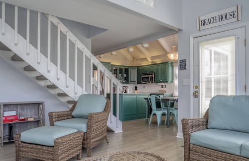 Sealoft Villas House | Fantastic 3BR/2BA Sealoft Villa! Close to Beach! Pet Friendly! Neighborhood Pool! Amenity Cards!