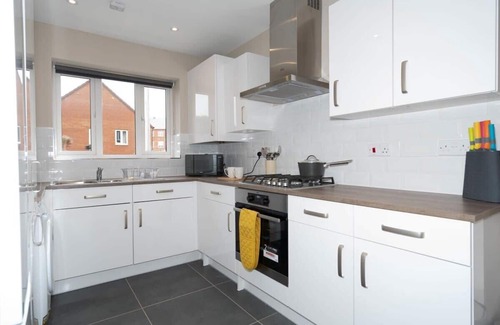 Smethwick House | Fantastic 3BR House in Birmingham With Garden