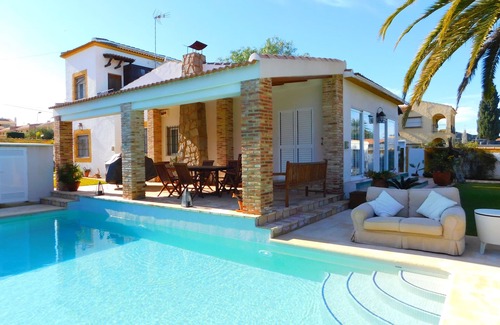 Los Balcones Villa | Fantastic 4 bed 2 bath Villa with Private pool and large private garden