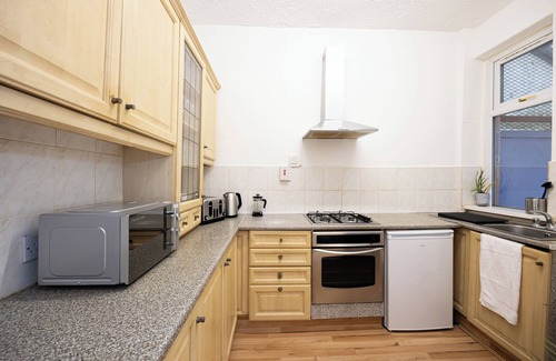 Manchester House | Fantastic 4-bed home with WiFi - Sleeps up to 8. Easy access to city centre.