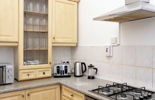 Manchester House | Fantastic 4-bed home with WiFi - Sleeps up to 8. Easy access to city centre.