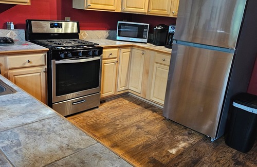 Roscommon County Ski Chalet | Fantastic 4 bedroom chalet sleeps 10 close to trails and Higgins lake