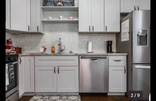 Englewood House | Fantastic 4-bedroom house 12 minutes away from downtown Chicago