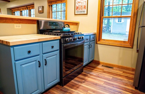Farmington Cabin | Fantastic 4-Season Cabin at Baxter Lake - Sleeps 8 - Dog Friendly