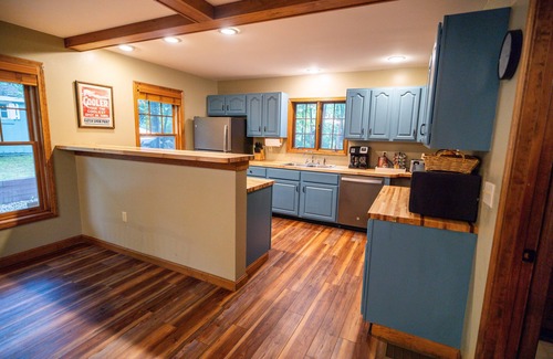 Farmington Cabin | Fantastic 4-Season Cabin at Baxter Lake - Sleeps 8 - Dog Friendly