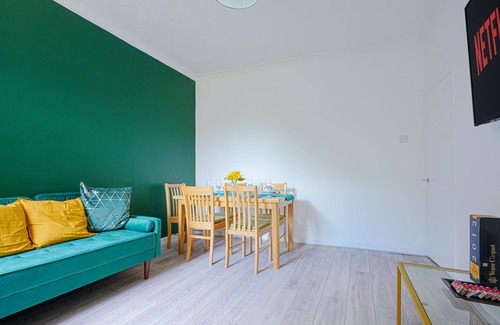 Luton House | Fantastic 5 Bedroom House
