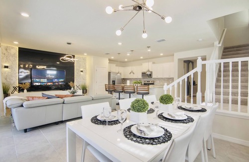Davenport House | 🌴 Fantastic 5BR Townhome w/Game Room + Private Pool | 8mi to Disney 🎮☀️