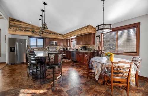 Nemo House | Fantastic and secluded house with two lofts, balcony, & swing set - near hiking