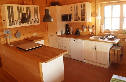 Wielenbach Apartment | Fantastic apartment in a log cabin in front of the mountains