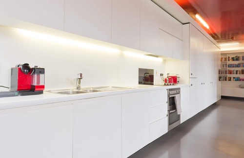 City Centre Dublin Apartment | Fantastic Apartment In The Heart Of The City With River Views.