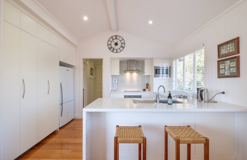 Toowong House | Fantastic base for business meetings, dinner parties or family get together!