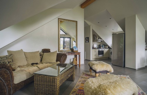 Holzhausen Apartment | Fantastic bright lake view apartment in Holzhausen am Ammersee