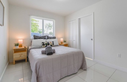Gladeview House | Fantastic Brand New Duplex 3 Bedrooms/2 bathrooms