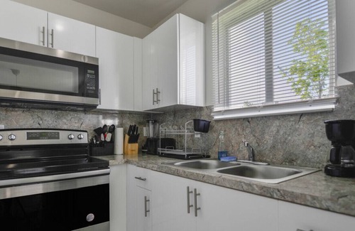 Gladeview House | Fantastic Brand New Duplex 3 Bedrooms/2 bathrooms