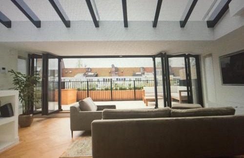 Stadionbuurt Apartment | Fantastic Bright Penthouse