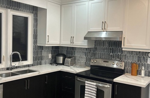Durham Region House | Fantastic Bungalow just by 401, Oshawa Shopping Centre Mall and Tech University.