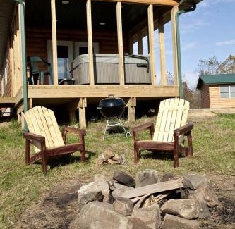 Equality House | Fantastic Cabin with Fireplace and Hot-tub in Herod, Illinois
