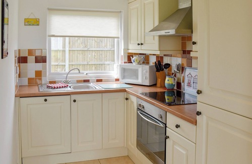 Bacton Cottage | Fantastic chalet located alongside the beach.