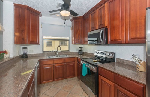 French Harbour Condo | Fantastic condo at Pineapple Villas- 442
