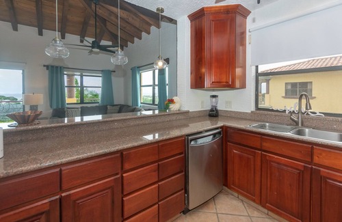 French Harbour Condo | Fantastic condo at Pineapple Villas- 442