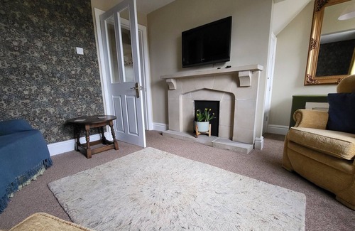 Fremington House | Fantastic cottage, sleeps 4& 2 dogs, w/ modern facilities, wonderful views, private parking & garden