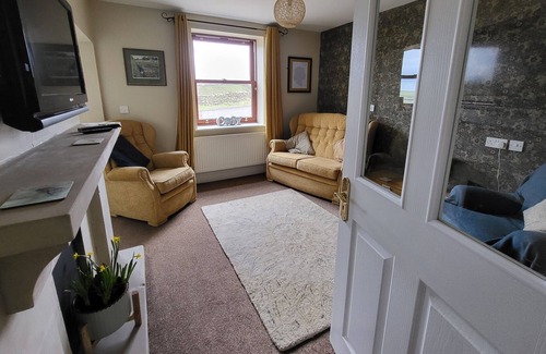 Fremington House | Fantastic cottage, sleeps 4& 2 dogs, w/ modern facilities, wonderful views, private parking & garden