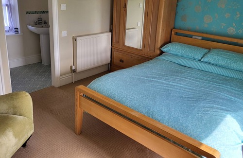 Fremington House | Fantastic cottage, sleeps 4& 2 dogs, w/ modern facilities, wonderful views, private parking & garden